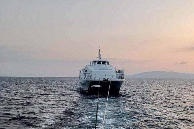 Bodrum'da arızalanan feribot kurtarıldı