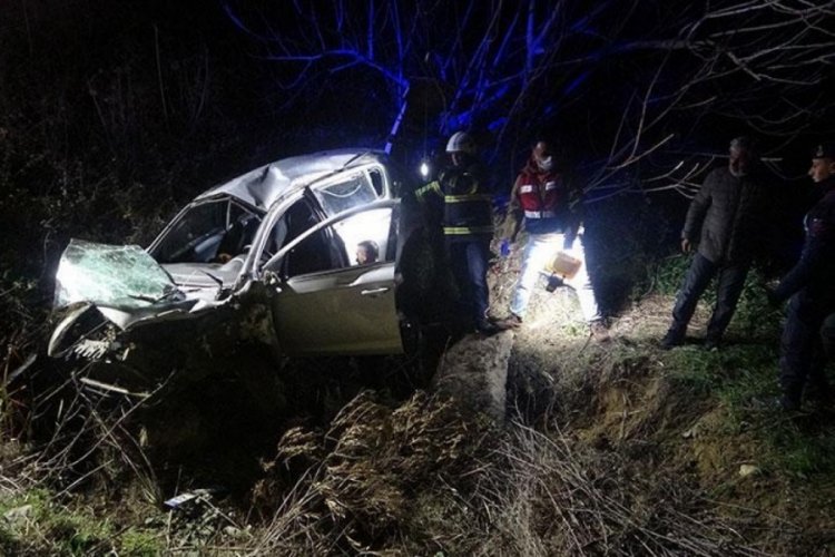 &Ccedil;anakkale'de feci kaza! Devrilen otomobildeki kadın hayatını kaybetti