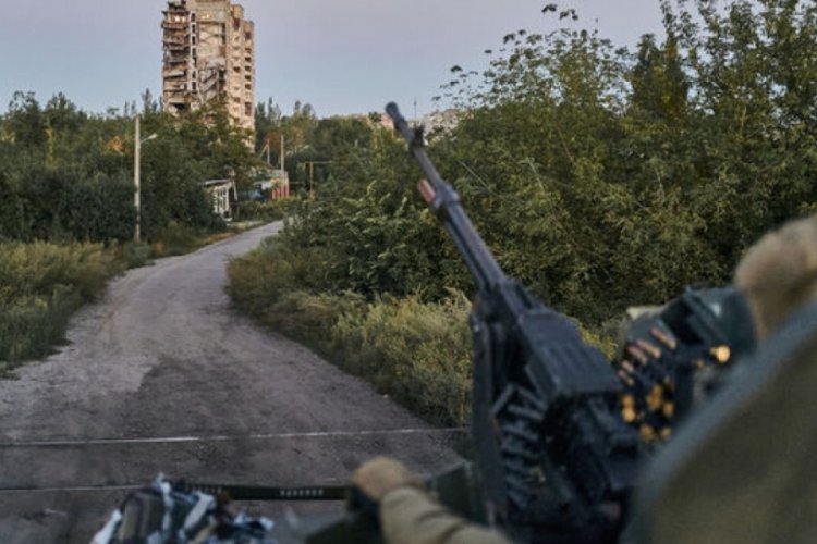 Putin'den Ukrayna'daki birliklerine kutlama mesajı
