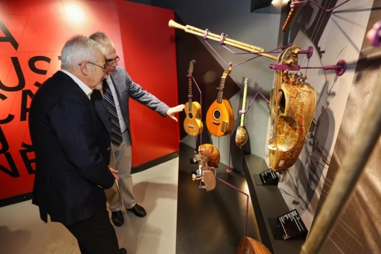New England Konservatuvarı'nın bağışladığı enstr&uuml;manlar M&uuml;zik Enstr&uuml;manları M&uuml;zesi'nde&nbsp;