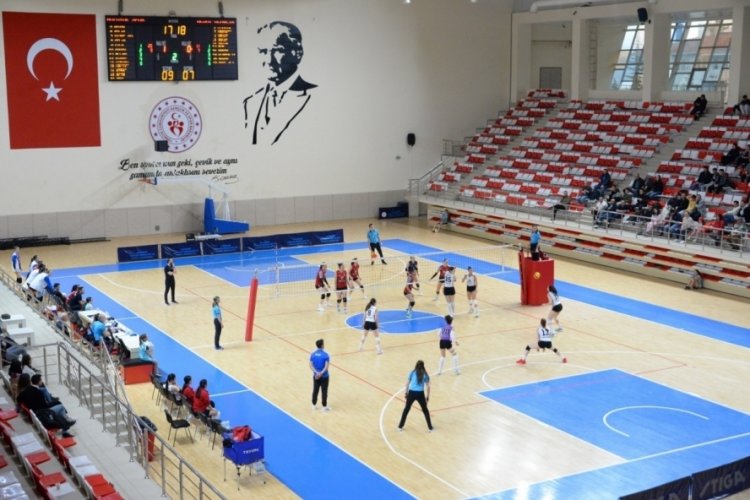 'Bizim Kızlar' &ccedil;eyrek finalde Besni Gen&ccedil;lik Spor Kul&uuml;b&uuml;'n&uuml; 3-0 yendi
