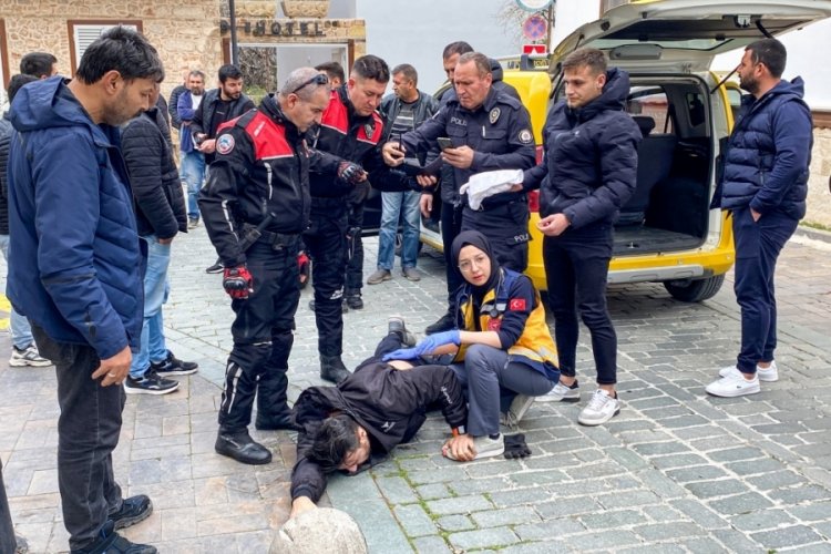 Antalya'da ticari taksi ve motosiklet s&uuml;r&uuml;c&uuml;s&uuml; arasında yol verme kavgası: 1 yaralı