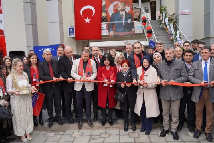 Bursa'da Kosovalılar derneğine renkli ve coşkulu a&ccedil;ılış t&ouml;reni