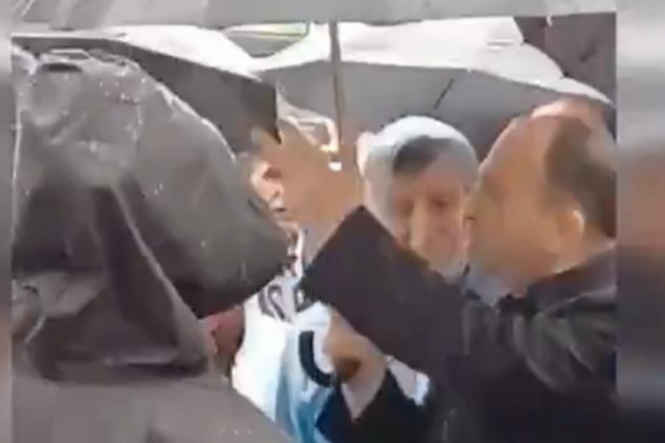 AK Parti Rize İl Başkanı miting &ouml;ncesi polislerle tartıştı! G&ouml;r&uuml;nt&uuml;ler g&uuml;ndem oldu