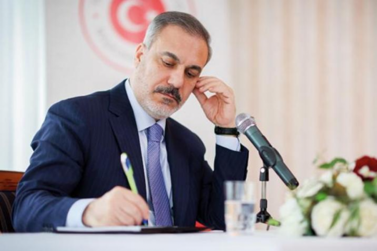 Bakan Fidan, Almanya'da T&uuml;rk vatandaşları ve STK temsilcileri ile bir araya geldi