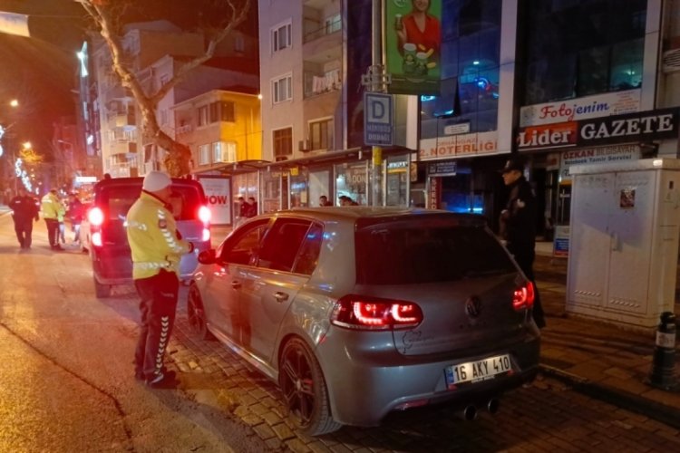 Bursa'da kuralsız ve alkoll&uuml; s&uuml;r&uuml;c&uuml;lere ceza yağdı!