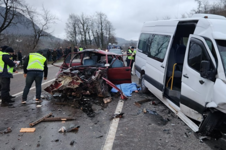 Ordu'da kafa kafaya &ccedil;arpıştılar: 2 &ouml;l&uuml;, 2 yaralı