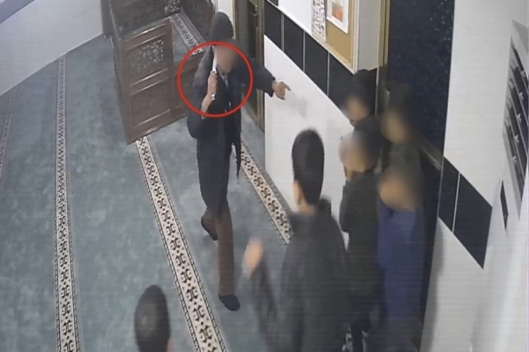 Diyarbakır'da camide skandal olay: &Ccedil;ocukları bı&ccedil;akla uyardı!