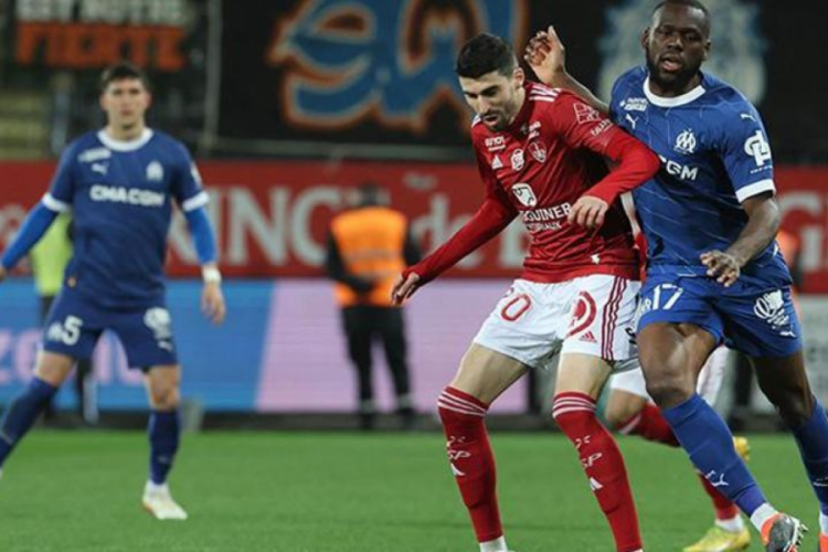 Brest, Marsilya engelini ge&ccedil;ti