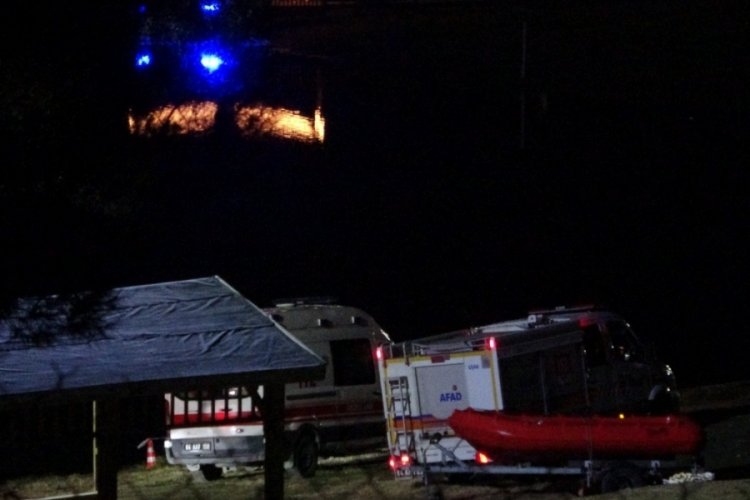 Park halindeki otomobil g&ouml;lete u&ccedil;tu: 1 kişi kayıp