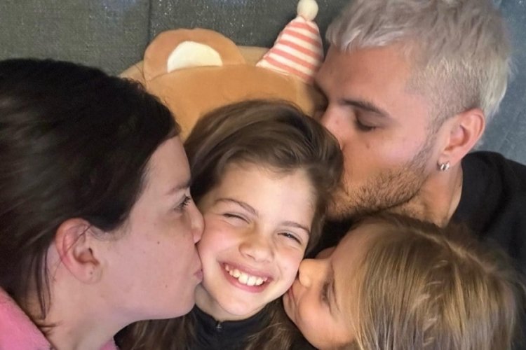 Icardi'nin eşi Wanda Nara i&ccedil; &ccedil;amaşırıyla yatakta poz verdi!