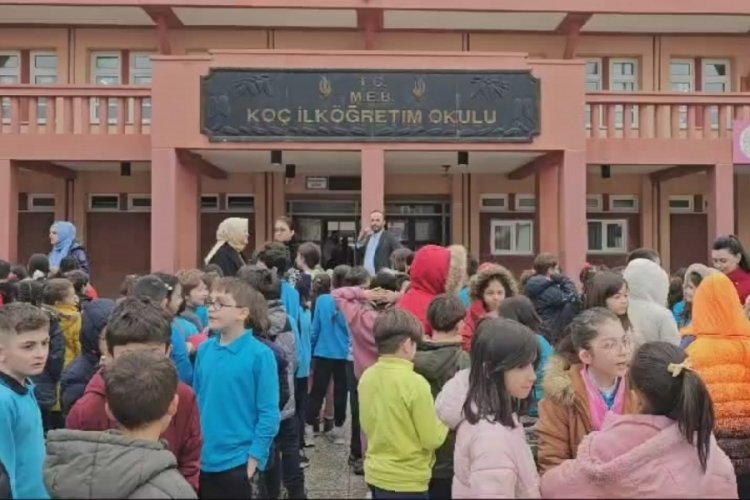 Bursa'da deprem sonrası sınıflar boşaltıldı