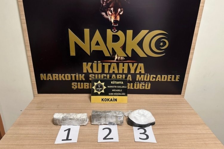 K&uuml;tahya'da ara&ccedil;ta uyuşturucu ele ge&ccedil;irildi