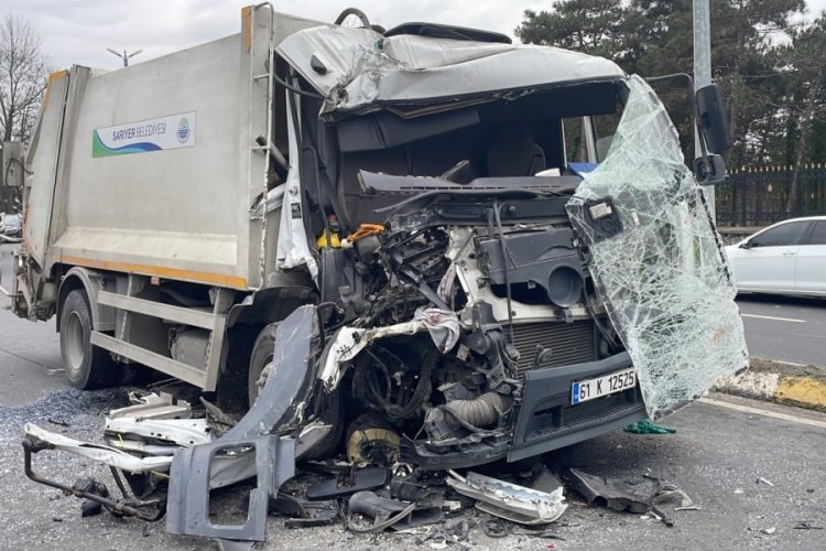İstanbul'da İETT otob&uuml;s&uuml;ne &ccedil;arpan &ccedil;&ouml;p kamyonunda 3 kişi yaralandı