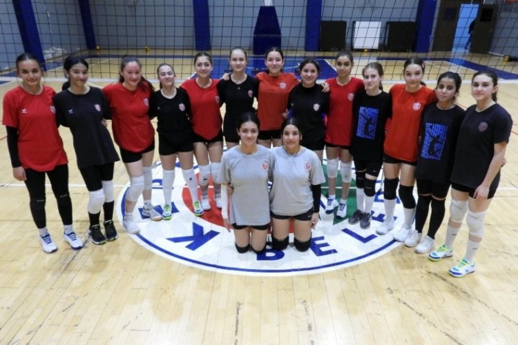 Kepez'in voleybol jenerasyonu parlıyor