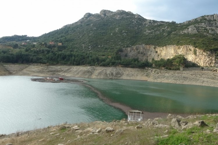 Kozan Barajı'nda su seviyesi y&uuml;zde 28'e d&uuml;şt&uuml;