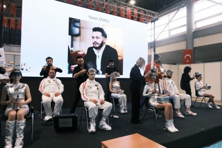 Bursa'da Alper Gezeravcı'dan aldıkları ilham ile 'Uzay' konseptli g&ouml;steri yaptılar