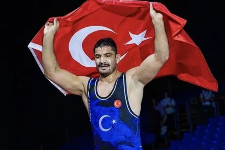 Taha Akg&uuml;l Kimdir? 11. kez Avrupa şampiyonu olan Taha Akg&uuml;l nereli, ka&ccedil; yaşında?