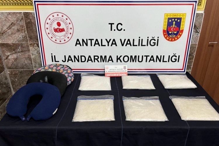 Antalya'da yolcu yastığına saklı 6 kilo uyuşturucu madde ele ge&ccedil;irildi