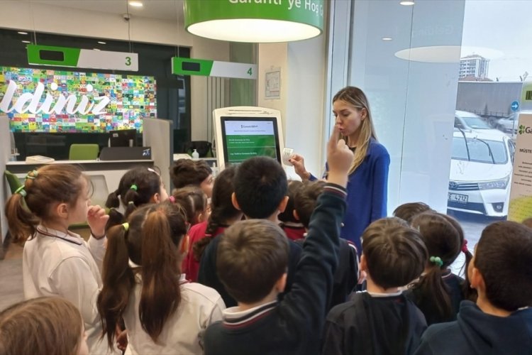 Garanti BBVA "5 Taş Sosyal ve Finansal Liderlik Programı"na katılan &ouml;ğrencileri ağırladı