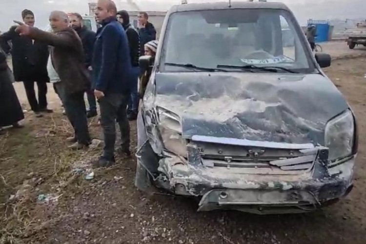 Ağrı'da ara&ccedil; duvara &ccedil;arptı