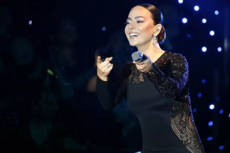 Ebru G&uuml;ndeş bayram sonu evleniyor