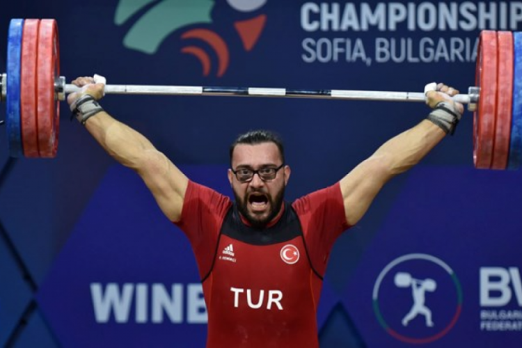 Onur Demirci Avrupa'da g&uuml;m&uuml;ş madalya kazandı