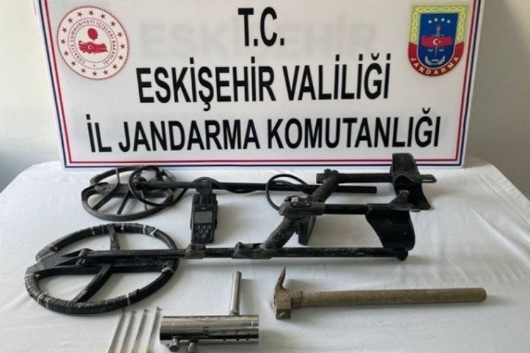 Eskişehir'de ka&ccedil;ak kazıya su&ccedil;&uuml;st&uuml;: 7 g&ouml;zaltı