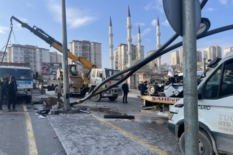 Gaziantep'te &ccedil;ekici, 6 araca &ccedil;arptı! 3 kişi yaralandı
