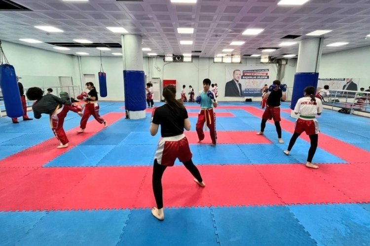 Aydın'da kick boks eğitimleri devam ediyor