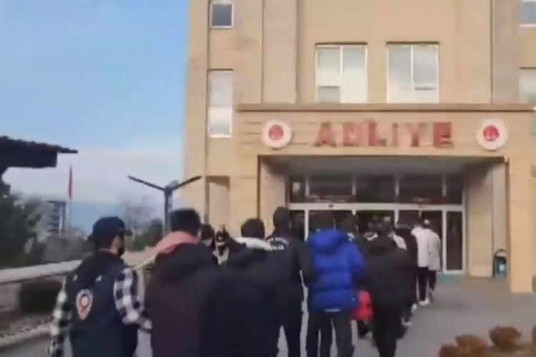 Kahramanmaraş'ta vatandaşları 30 milyon lira dolandıran 8 şahıs tutuklandı