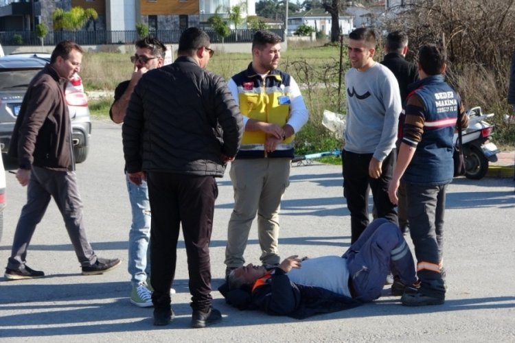 Otomobil ile motosikletin &ccedil;arpıştığı kaza kamerada