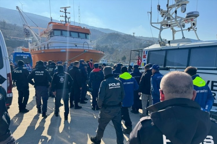 Batan gemiden &ccedil;ıkarılan H&uuml;seyin Tutuk'un cansız bedeni, Bursa Adli Tıp Kurumu'na getirildi