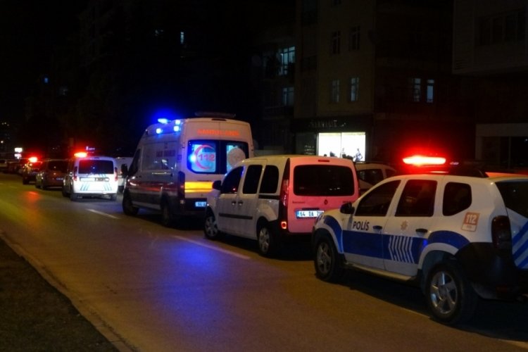 Uşak'ta oturduğu apartmanın &ouml;n&uuml;nde &ouml;l&uuml; bulundu!