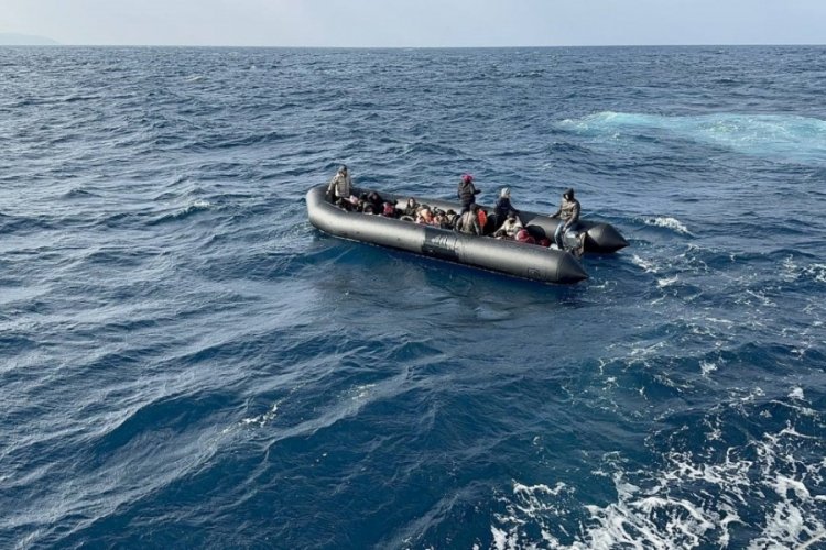 İzmir'de 159 d&uuml;zensiz g&ouml;&ccedil;men kurtarıldı