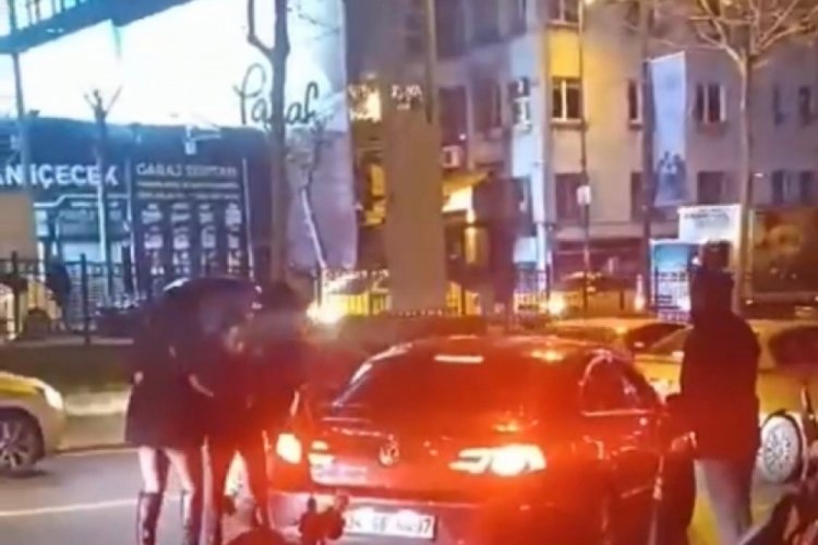 İstanbul'da "laf atma" kavgası: Kadın ortalığı birbirine kattı