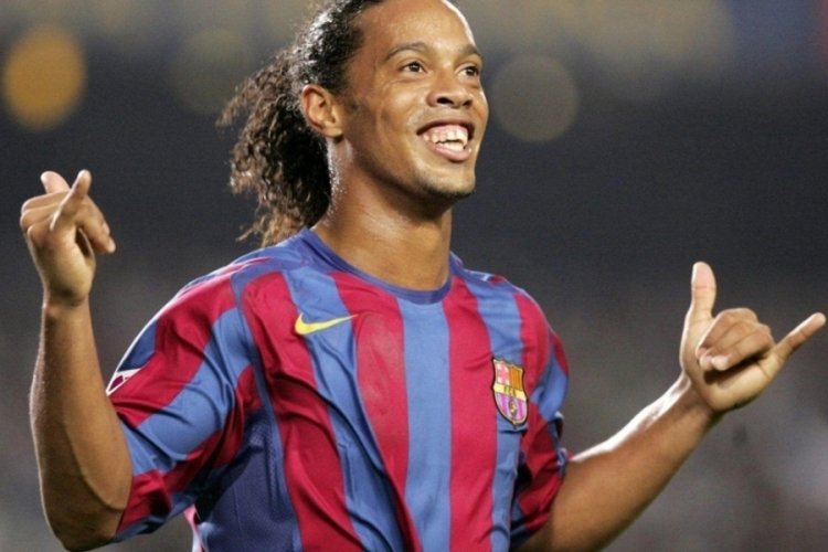 Ronaldinho kimdir? Ronaldinho'nun kariyeri nasıldı? Ronaldinho futbolu neden bıraktı?