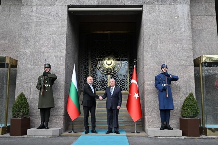 Milli Savunma Bakanı G&uuml;ler, Bulgar mevkidaşı Tagarev ile g&ouml;r&uuml;şt&uuml;