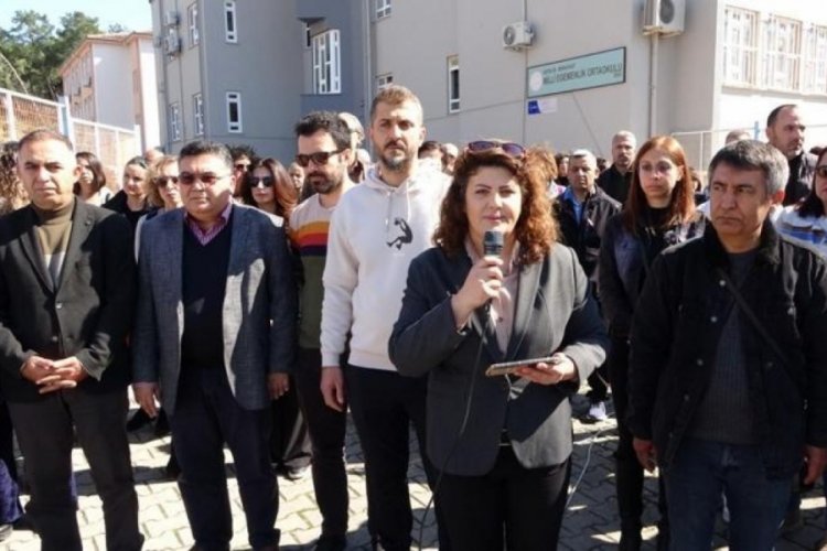 Antalya'da akran zorbalığı uyarısında bulunan &ouml;ğretmene beyzbol sopasıyla şiddet