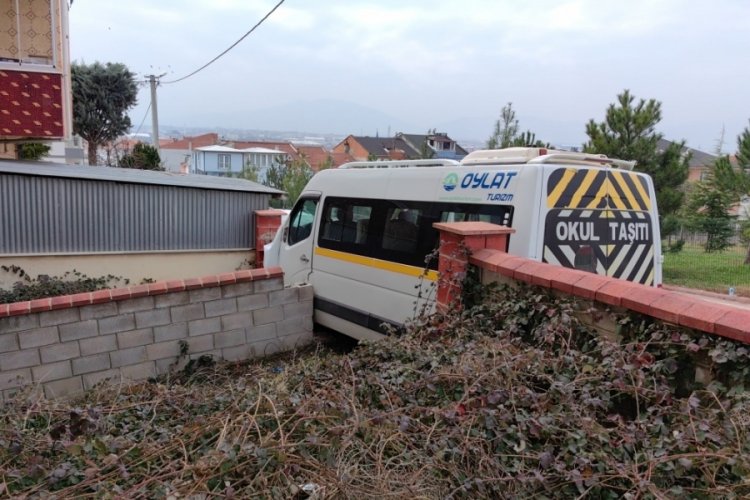 Bursa'da okul servisi ile hafif ticari ara&ccedil; &ccedil;arpıştı! 7 yaralı