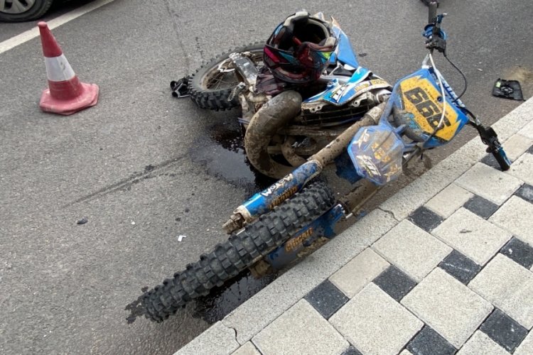 Kros motosiklet minib&uuml;s ile &ccedil;arpıştı: 1 ağır yaralı
