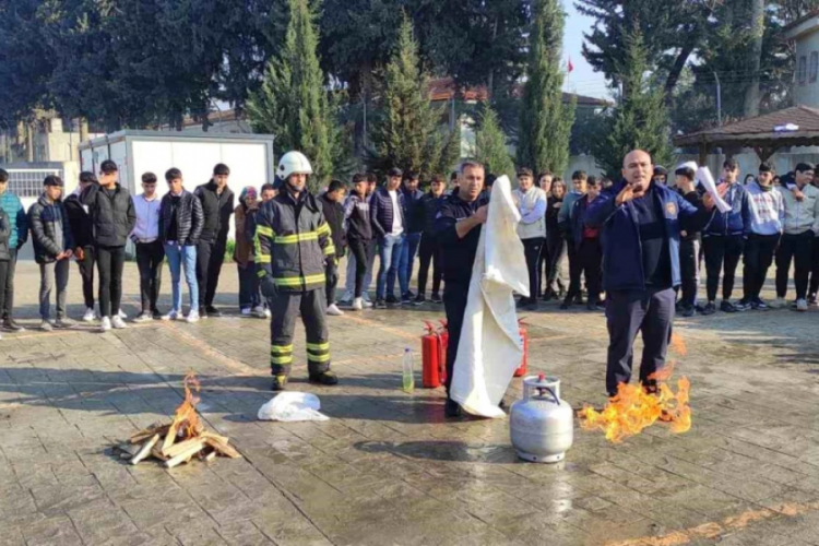 Hatay'da &ouml;ğrencilere yangın eğitimi verildi