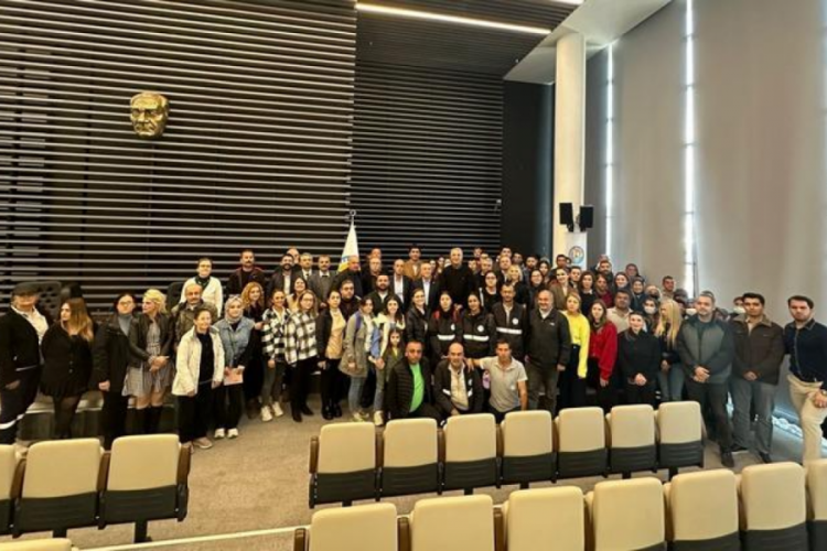 &Ccedil;alışma s&uuml;resini 40 saate d&uuml;ş&uuml;rd&uuml;ler!