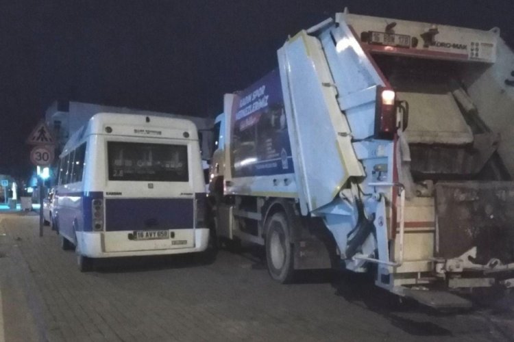 Bursa'da kaldırım sorunu bitmiyor! Yol yayanın mı, ara&ccedil;ların mı?