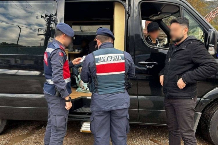 Bursa'da huzur operasyonu: 35 farklı su&ccedil; kaydı olan şahıs yakalandı