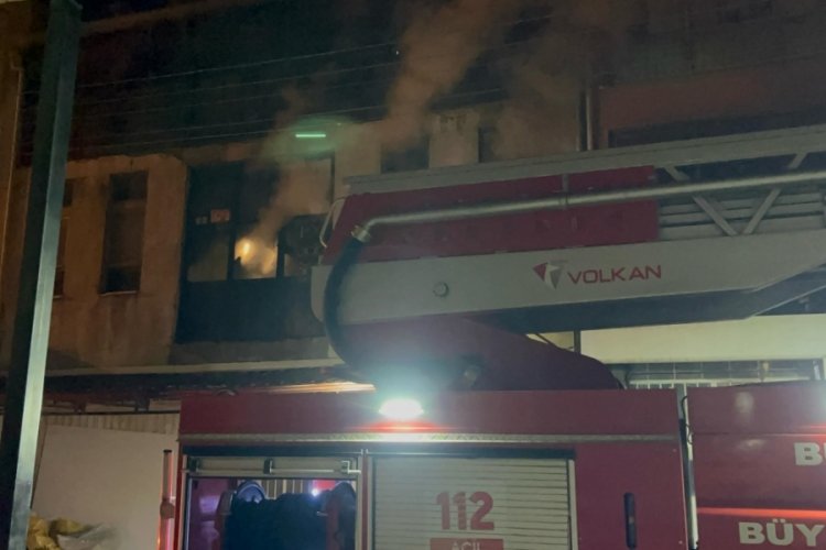 Bursa'da mobilya imalathanesinde yangın