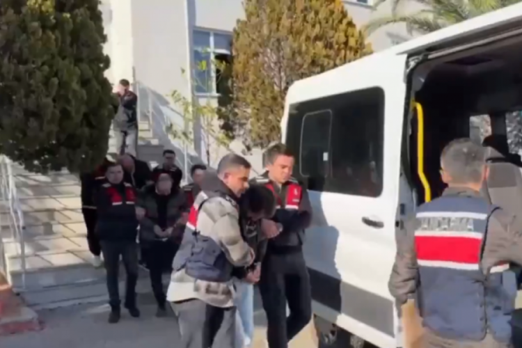 12 ilde eş zamanlı operasyon! 3 su&ccedil; &ouml;rg&uuml;t&uuml; &ccedil;&ouml;kertildi