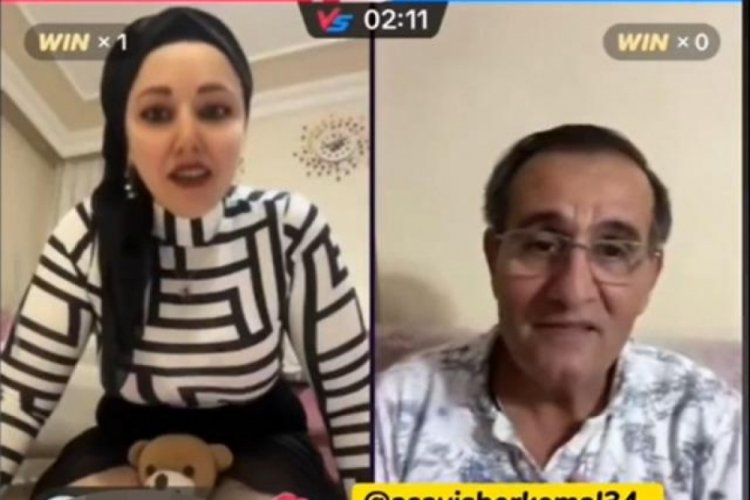 Bacaklarının arasındaki oyuncak ayıyı &ccedil;ekmek i&ccedil;in para istedi!