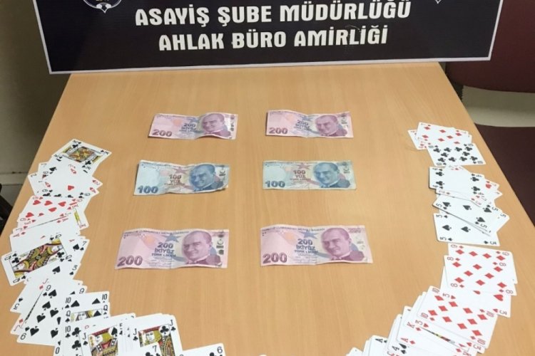 Kocaeli'de kumar oynayan 3 kişiye para cezası verildi