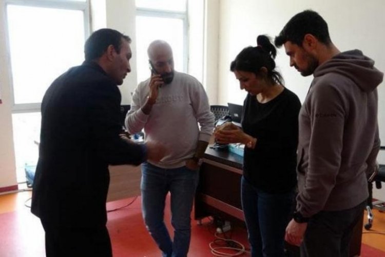 10 yıldır topladığı taşları &ccedil;uvala koyup teslim etti!